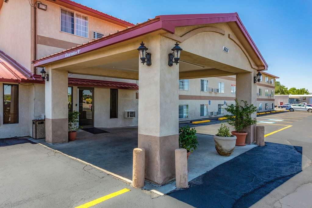 Rodeway Inn Farmington - photo 4