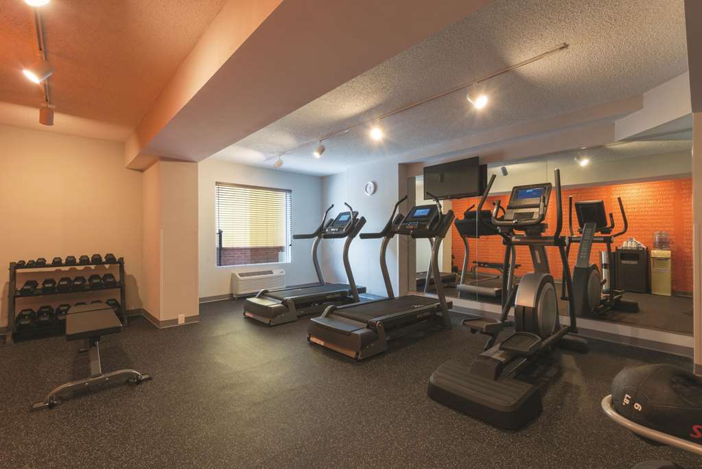 La Quinta Inn & Suites by Wyndham Lynchburg at Liberty Univ. - photo 12