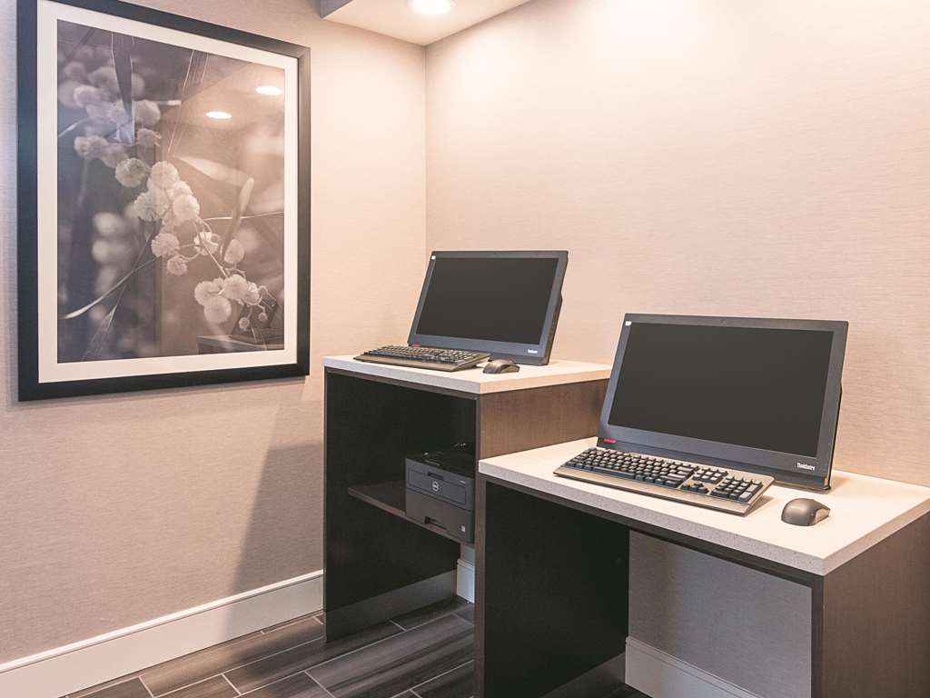 La Quinta Inn & Suites by Wyndham Atlanta Conyers - photo 43