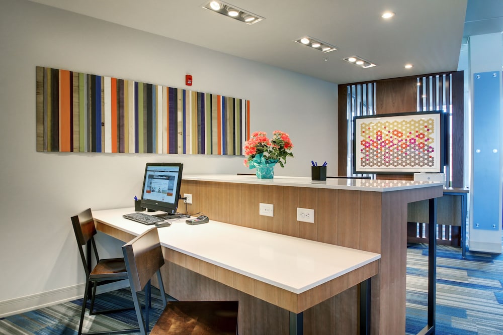 Holiday Inn Express & Suites Galesburg by IHG - photo 35