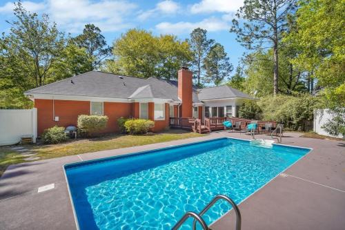 Market District Pool House — 4-Star Luxury Hotel in Statesboro, United States
