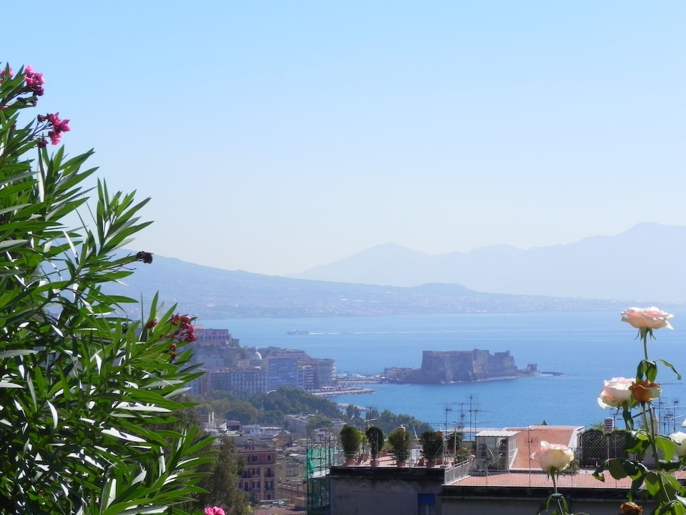 Casa Rosa Sea View & Terrace Apartment — 4-Star Luxury Hotel in Naples, Italy