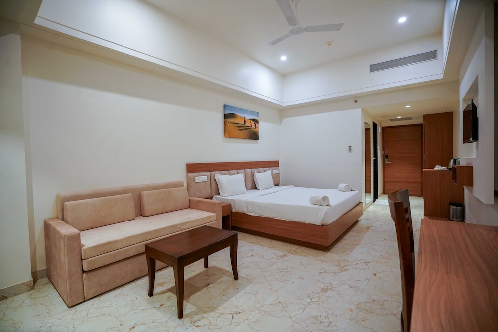 VS Imperial — hotel in Akola