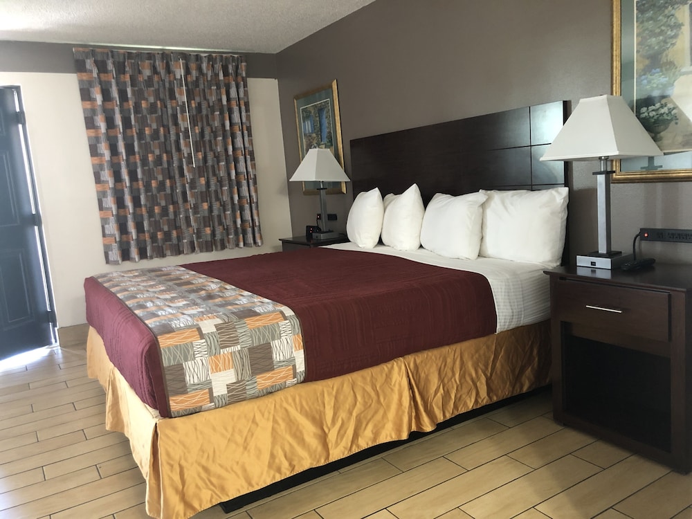 Sun Coast Inn - photo 8