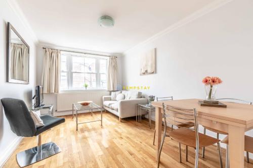 Perfect Spot in Central Windsor & Free Parking — 4-Star Luxury Hotel in Windsor, United Kingdom