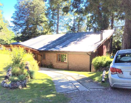Agradable casa gran jardin playa muelle y amarra — 4-Star Luxury Hotel in San Carlos De Bariloche, Argentina