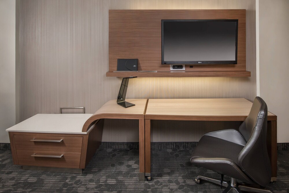 Courtyard by Marriott Petoskey at Victories Square - photo 8