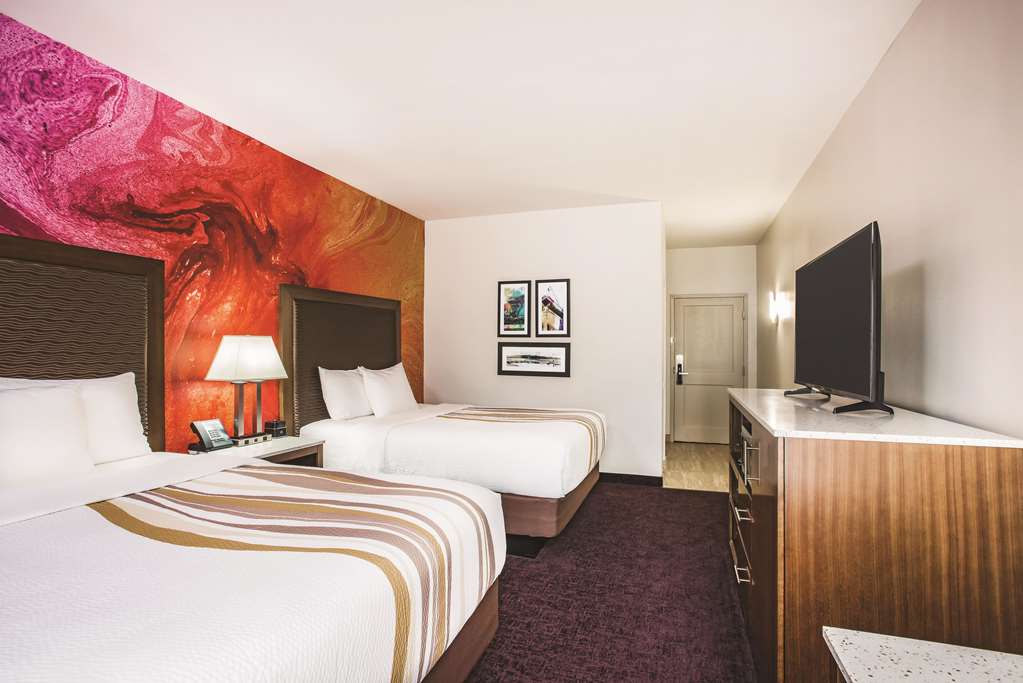 La Quinta Inn & Suites by Wyndham Chambersburg - photo 14
