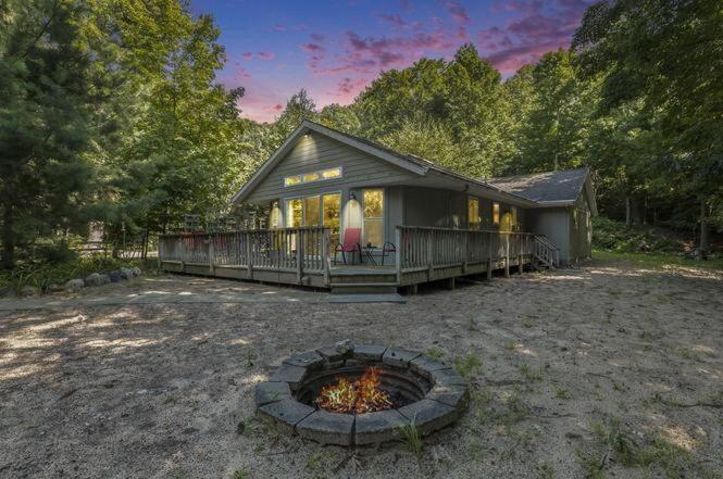Dunes & Waves Retreat Perfect Lake Getaway — hotel in Ludington