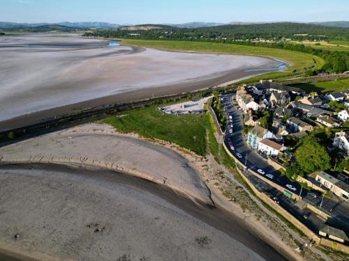 Ye Olde Fighting Cocks — 4-Star Luxury Hotel in Arnside, United Kingdom