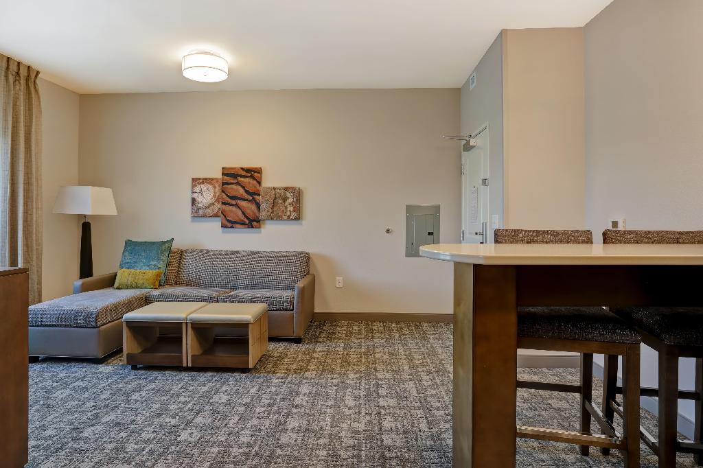 Clarion Hotel Overland Park - photo 32