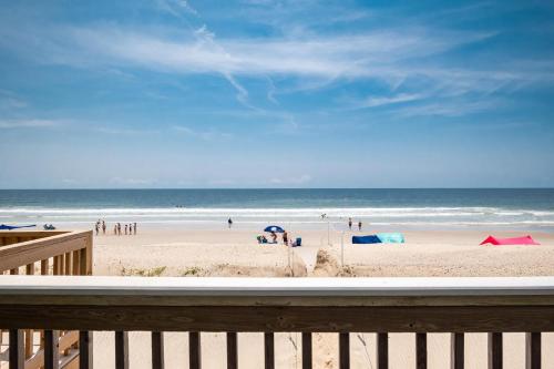 Absolute Beach by Oak Island Accommodations - photo 6