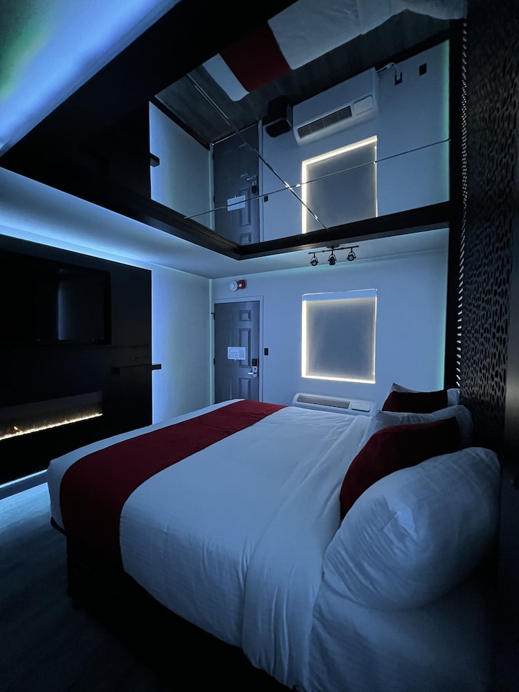 Imperial Suites Adults Only - photo 8