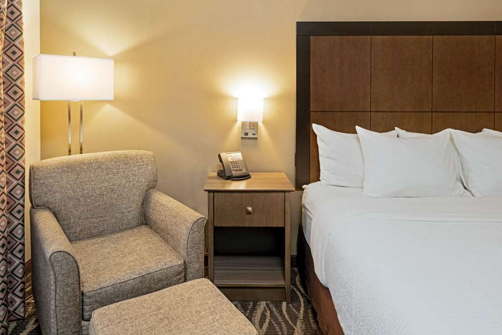 La Quinta Inn & Suites by Wyndham Butte - photo 26