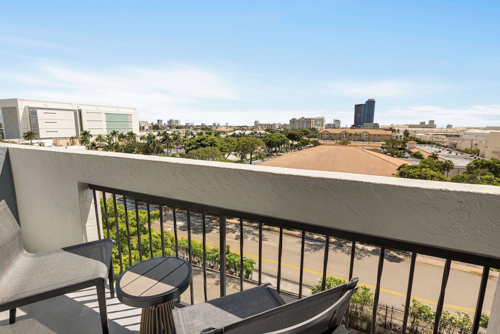 Embassy Suites by Hilton Fort Lauderdale 17th Street - photo 36