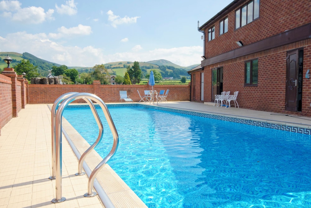 Tall Trees — 4-Star Luxury Hotel in Denbigh, United Kingdom