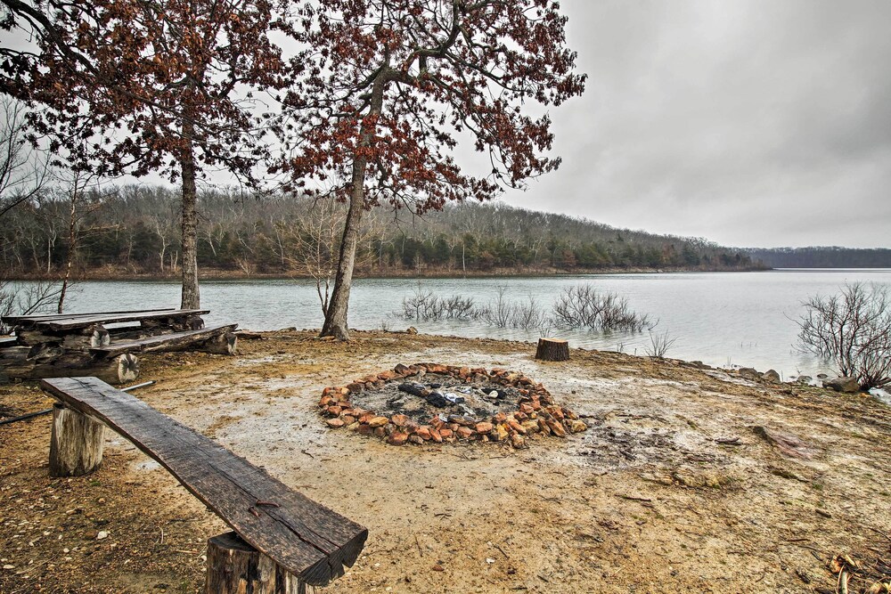 Stockton Lake Escape With Kitchen Half Mile To Lake 17920422 — Stockton