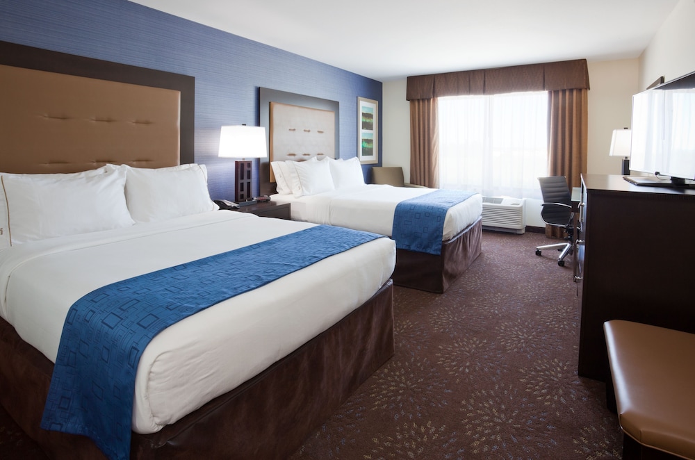 Holiday Inn Express Hotel & Suites Fort Dodge by IHG - photo 10