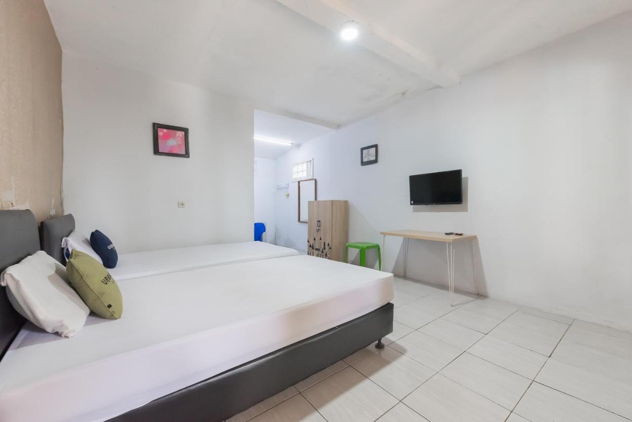 Urbanview Hotel D’Pineapple Villa Ciater by RedDoorz in Subang, Indonesia