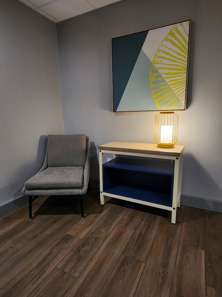 Spark by Hilton Rahway - photo 12