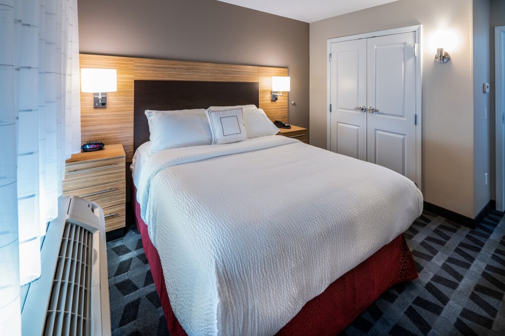 TownePlace Suites by Marriott Milwaukee Oak Creek - photo 3