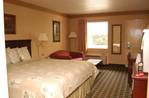 Executive Inn and Suites Springdale - photo 46