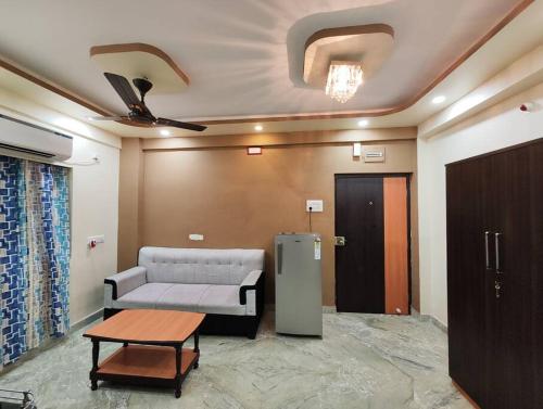 Stylish 2BHK Service Apartment Near Golpark — 4-Star Luxury Hotel in Kolkata, India