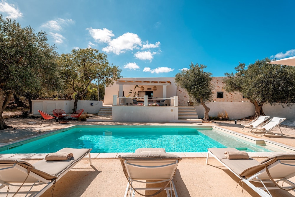 Casale di Amel 5 Emma Villas — 4-Star Luxury Hotel in Ostuni, Italy