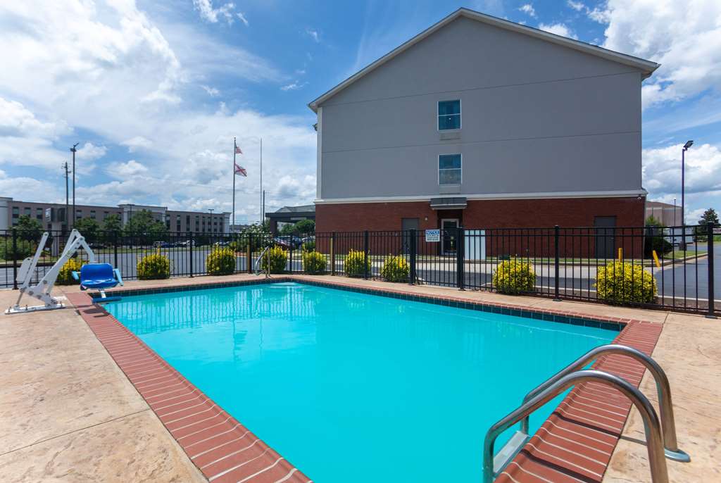 La Quinta Inn & Suites by Wyndham Oxford Anniston - photo 12