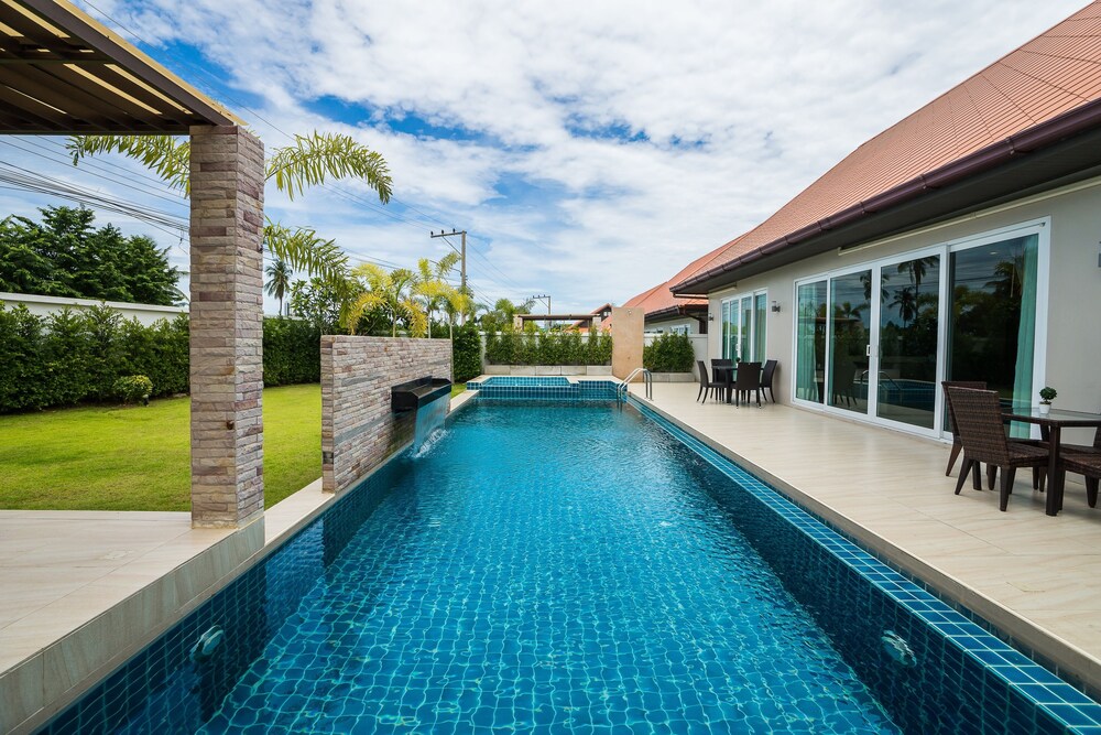 The Ville Jomtien Pool Villa — 4-Star Luxury Hotel in Pattaya, Thailand