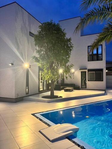 Hokulani Elua in Unknown City, Japan