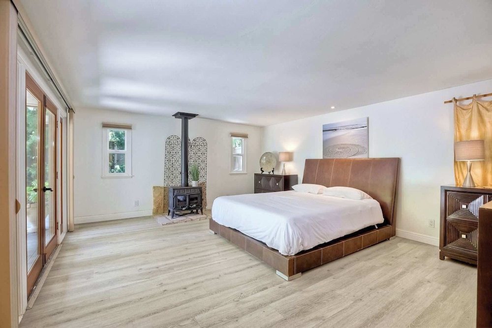 Serene Coastal Home Sleeps 8 1 Mile From Beach — Encinitas — photo 2