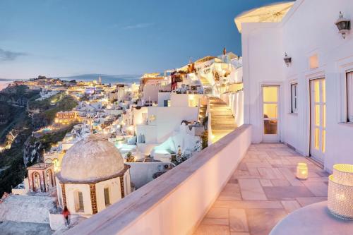 The Atlantis House — 4-Star Luxury Hotel in Fira, Greece