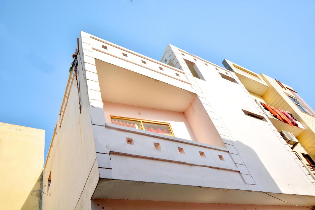 Oyo 40306 White House