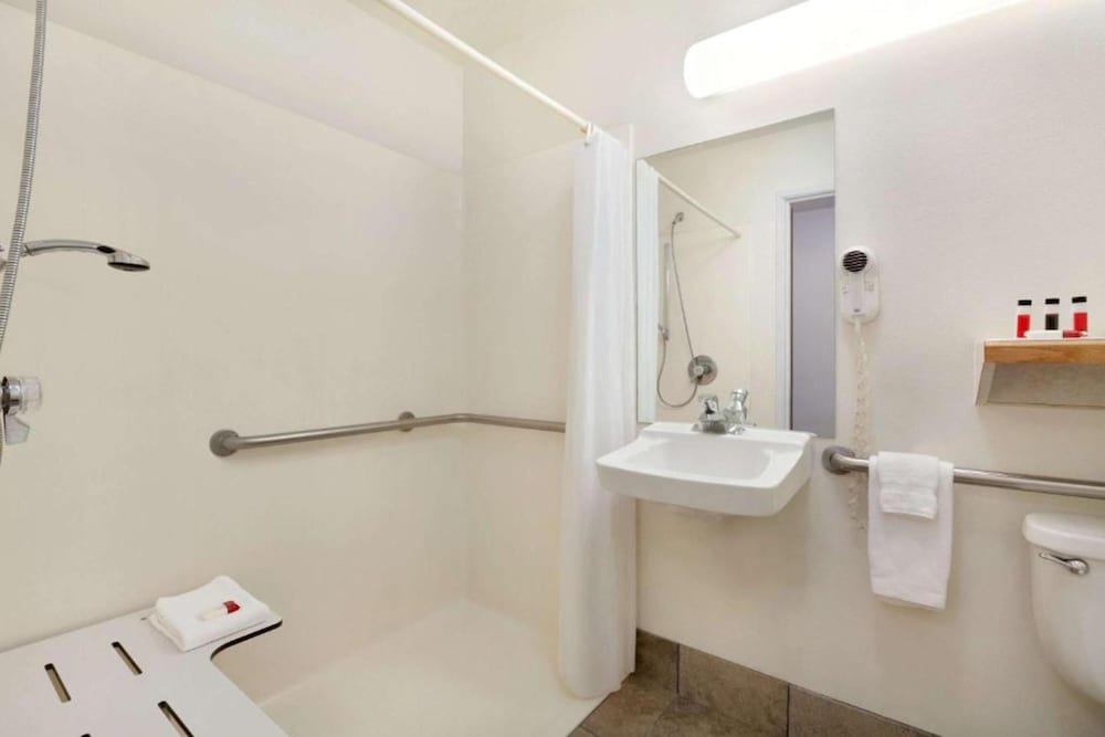 Travelodge by Wyndham Yermo - photo 10