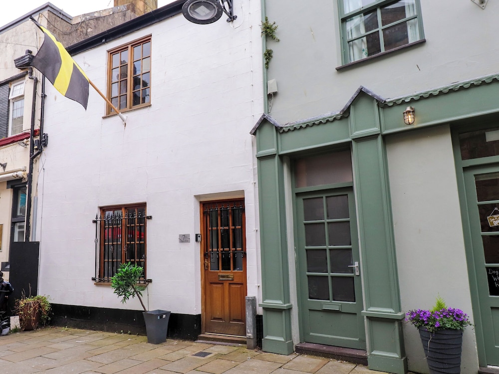 Hole in the Wall in Caernarfon, United Kingdom