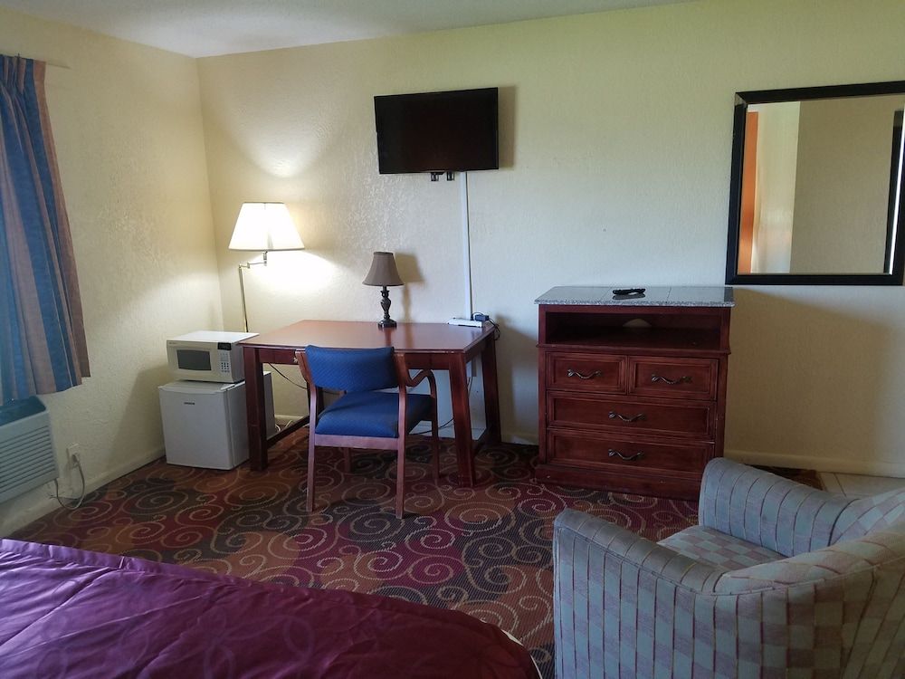 American Best Inn Perry - photo 14