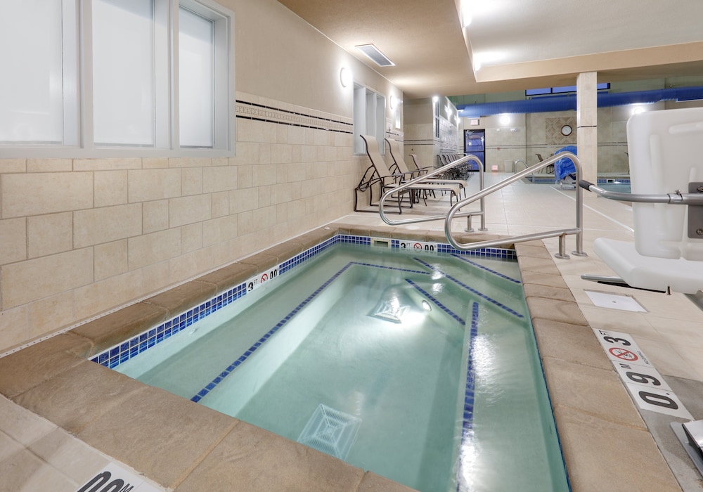 Holiday Inn Express Mitchell by IHG - photo 17