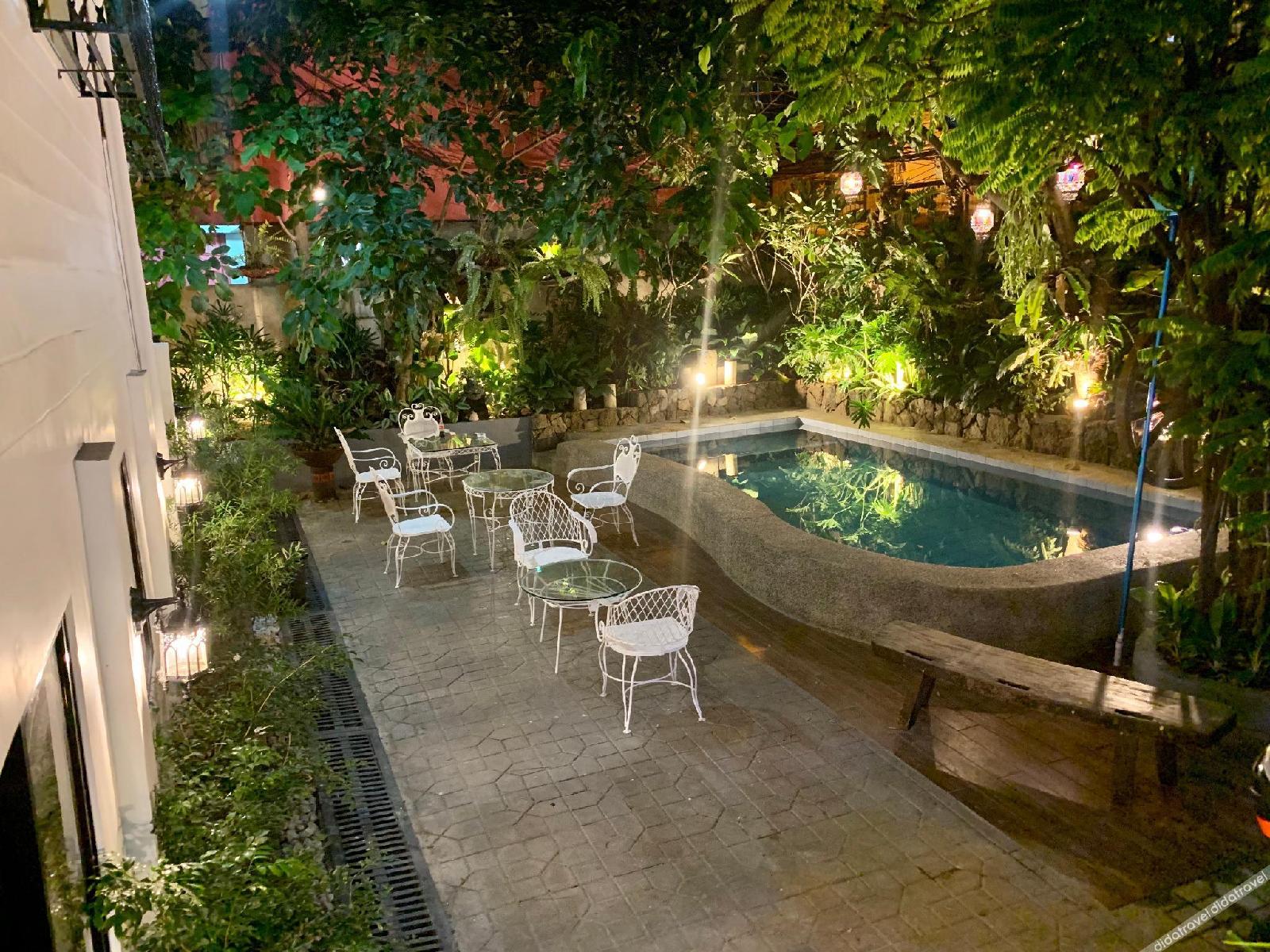 Courtyard Hotel - last minute hotel in Manila