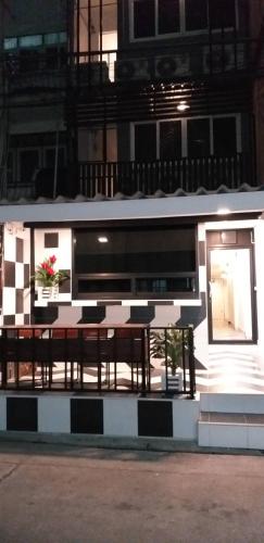 Benjamas hostels