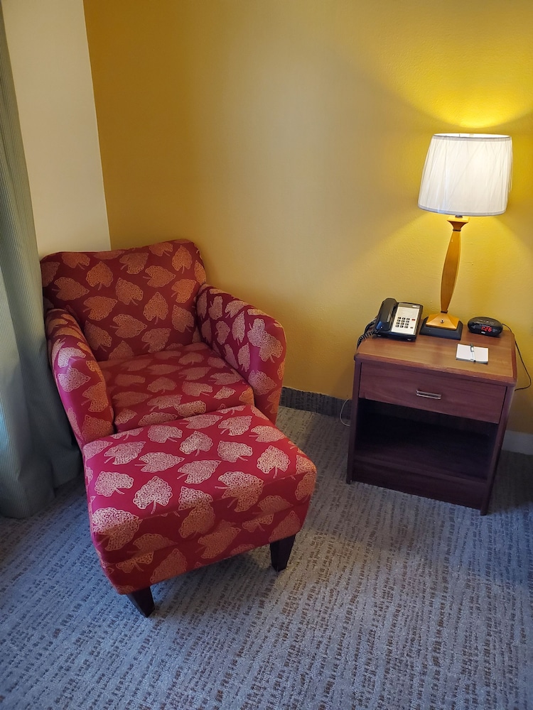 Wingate by Wyndham Uniontown - photo 9