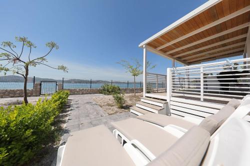 Mobile Home Opal 2 — 4-Star Luxury Hotel in Biograd Na Moru, Croatia