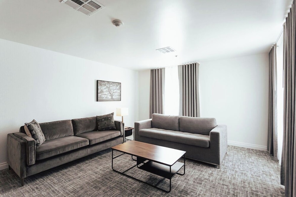 Vinland Hotel and Lounge - photo 33