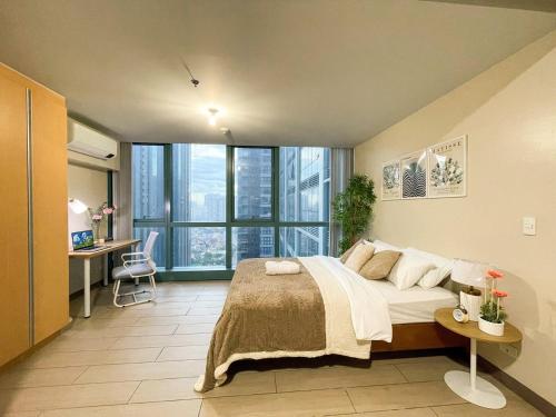 Bgc Staycation Across Uptown Mall #oursw29f — 4-Star Luxury Hotel in Manila, Philippines