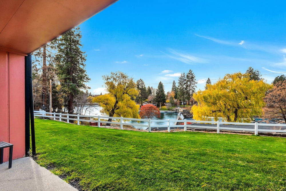 Bend Riverside Inn & Suites - photo 328