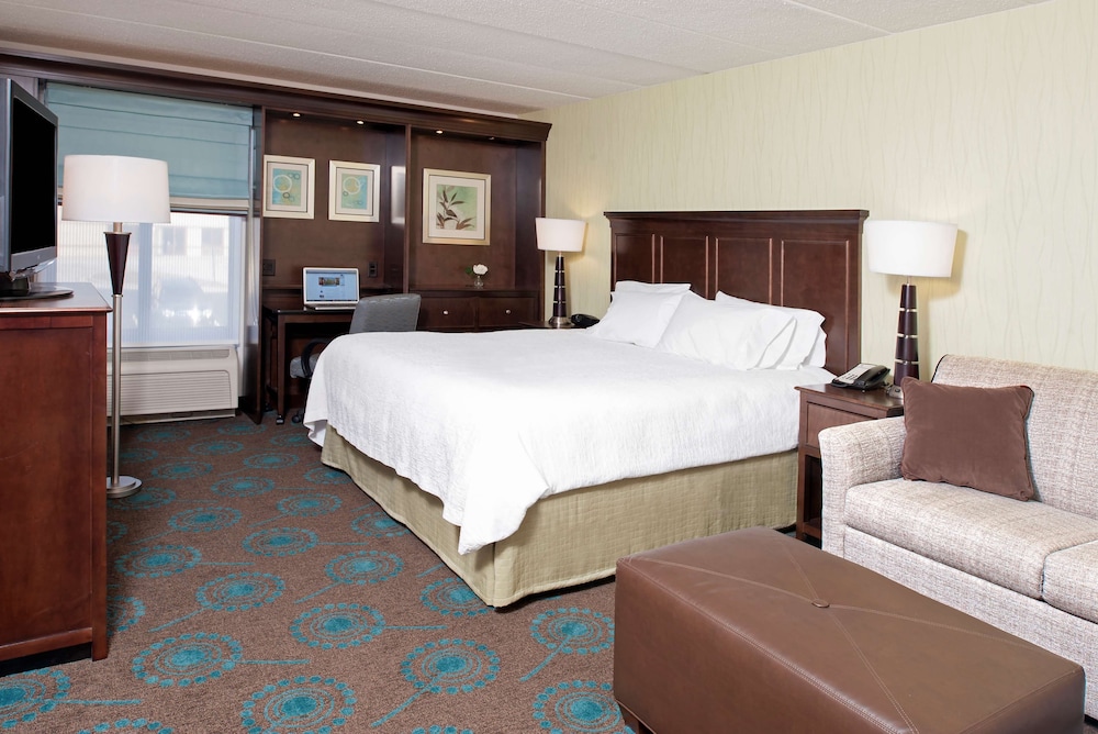 Hampton Inn and Suites Kokomo - photo 18