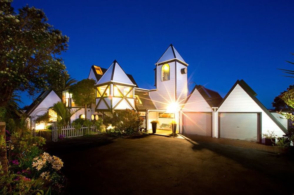 Tivoli Homestay — 4-Star Luxury Hotel in New Plymouth, New Zealand