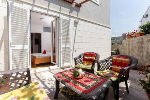 Apartments Pojko Standard One Bedroom Apartment with Terrace Red — 4-Star Luxury Hotel in Dubrovnik, Croatia