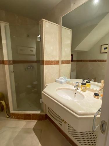 Havsutsikt penthouse 200 m frA n stranden Elviria in Marbella, Spain