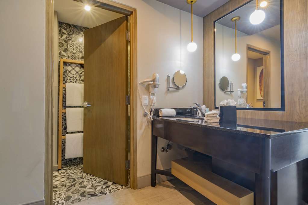 Deluxe King Bath